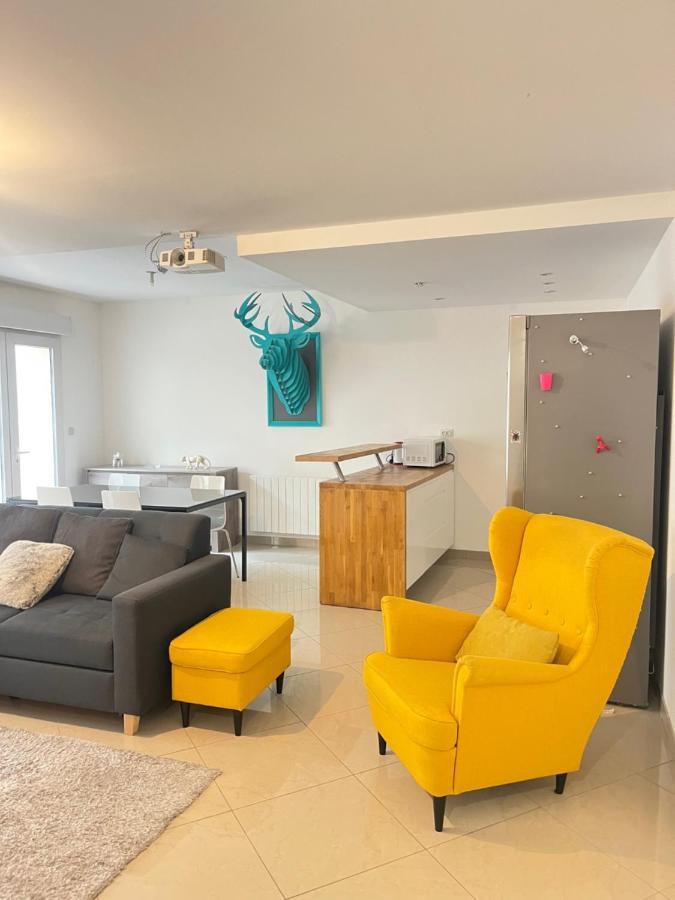 Ecu : Superbe Appartement Avec Exterieur 랭스 외부 사진