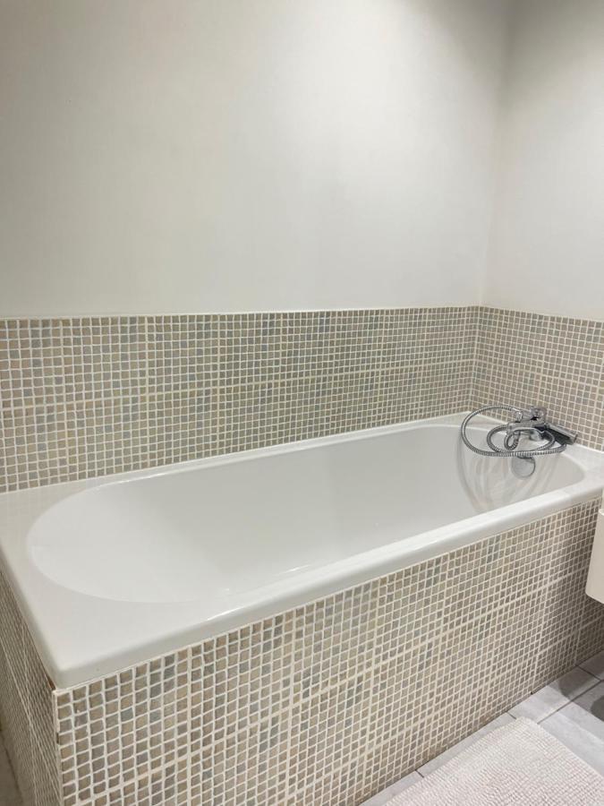 Ecu : Superbe Appartement Avec Exterieur 랭스 외부 사진