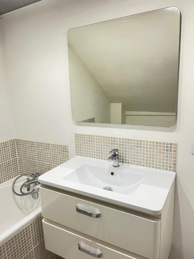 Ecu : Superbe Appartement Avec Exterieur 랭스 외부 사진